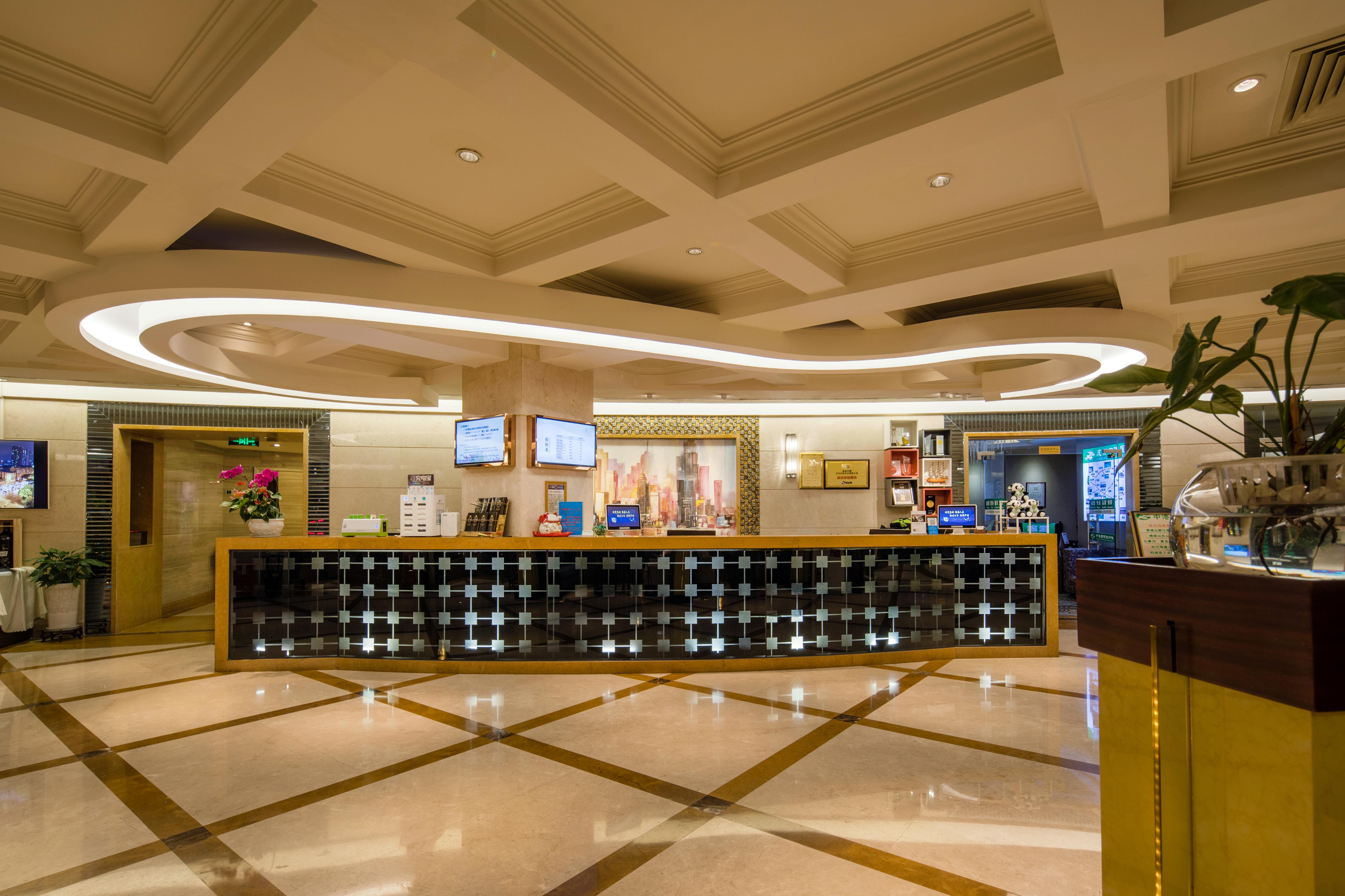 Leeden Hotel Чънду Екстериор снимка