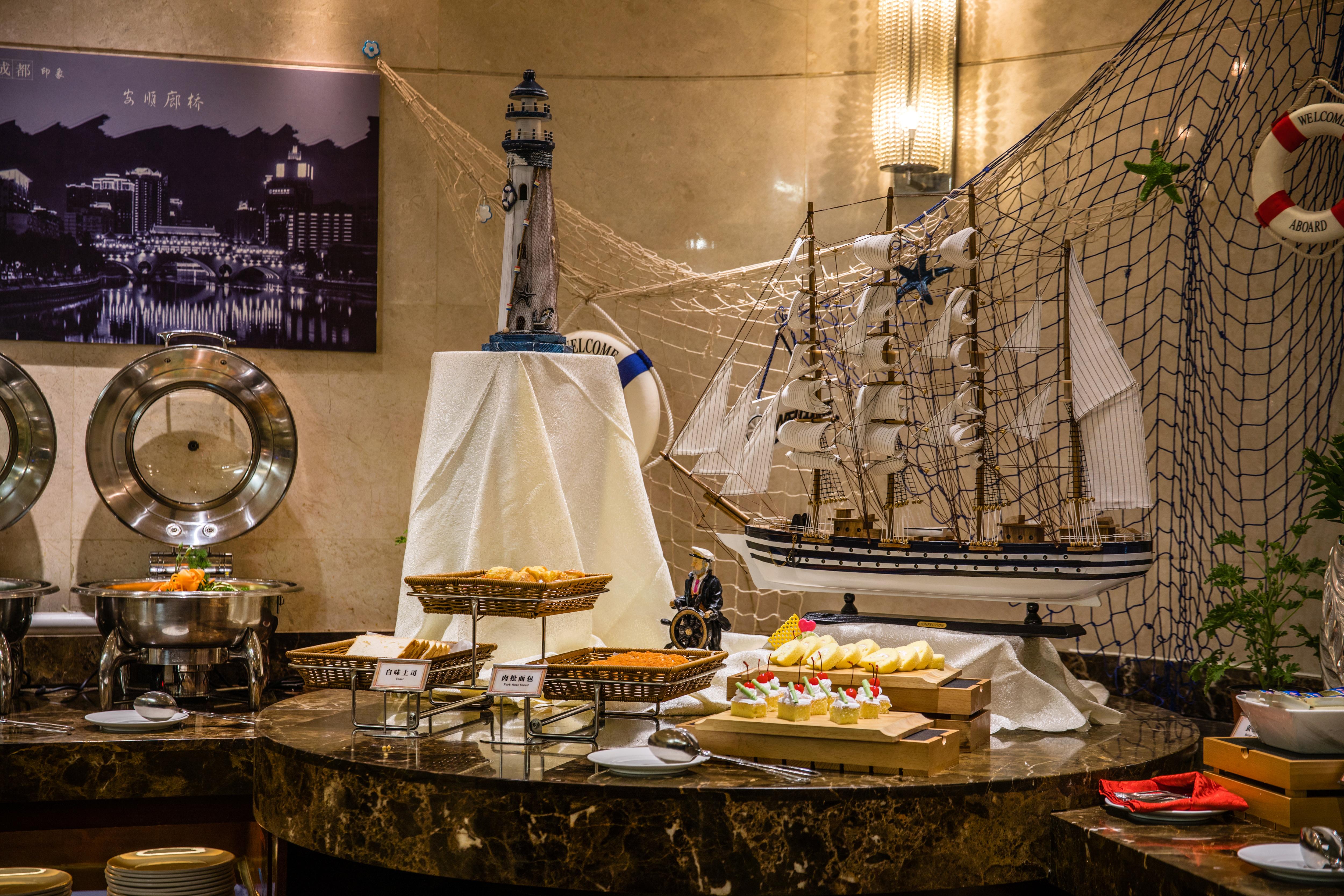 Leeden Hotel Чънду Екстериор снимка