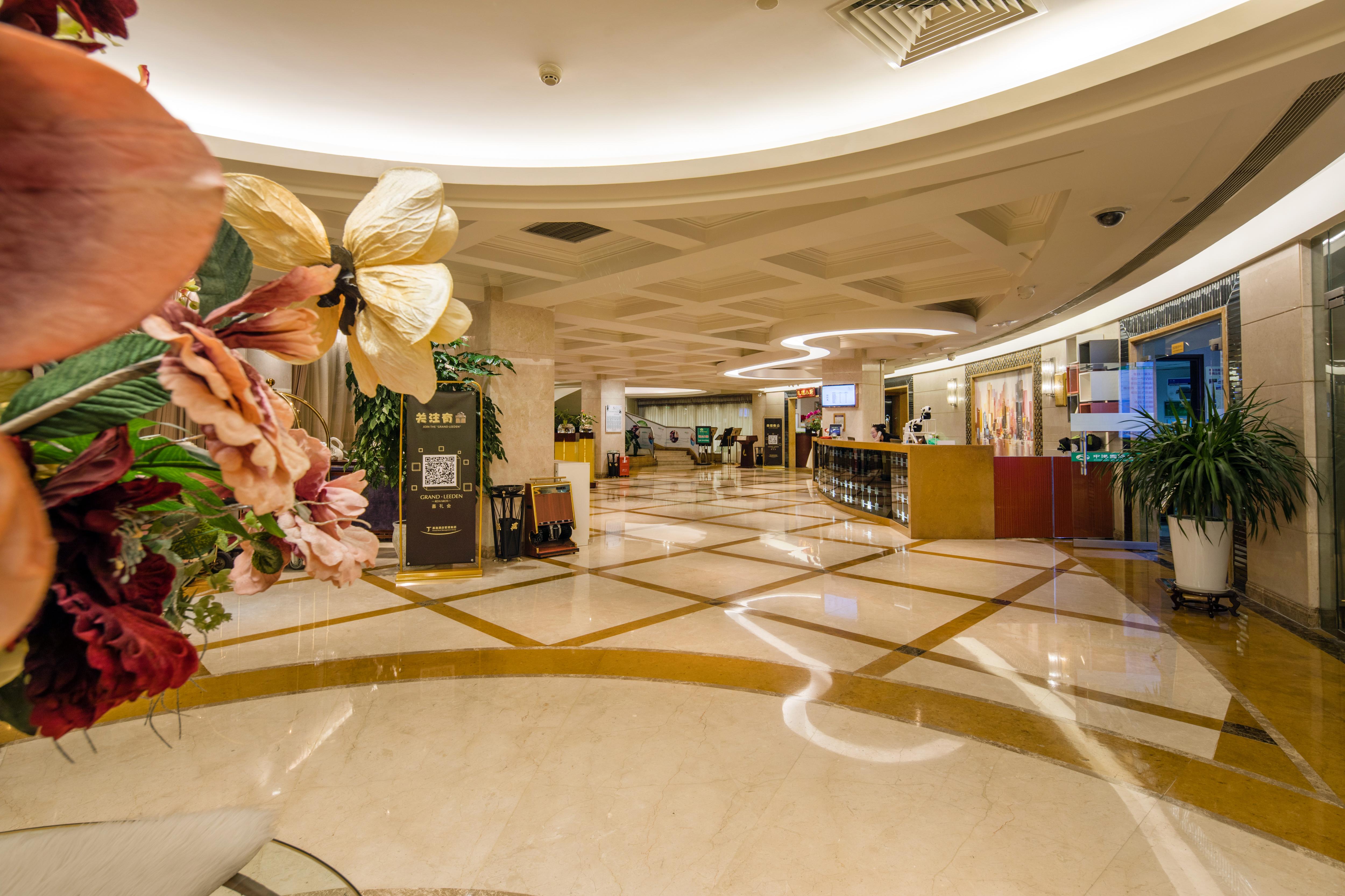 Leeden Hotel Чънду Екстериор снимка