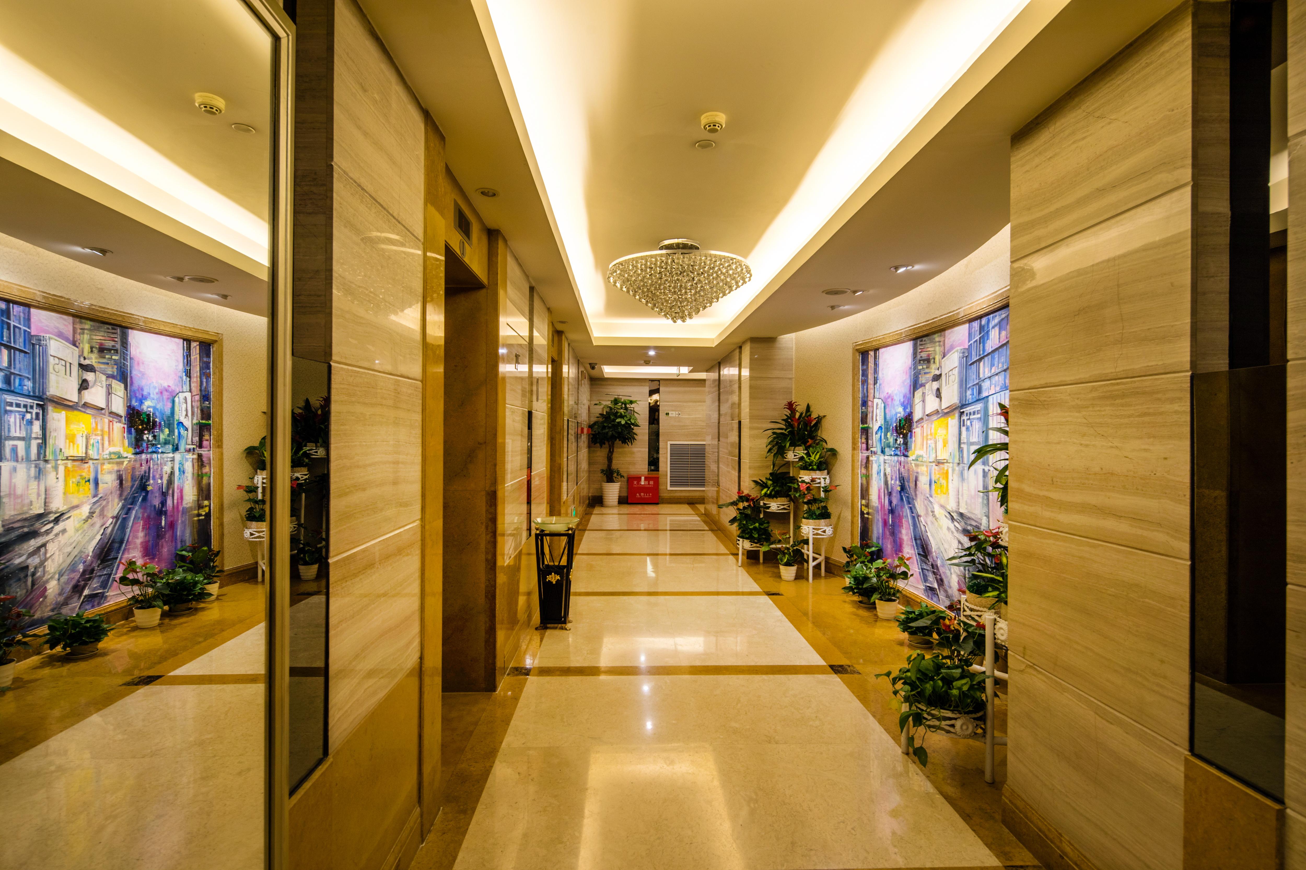 Leeden Hotel Чънду Екстериор снимка