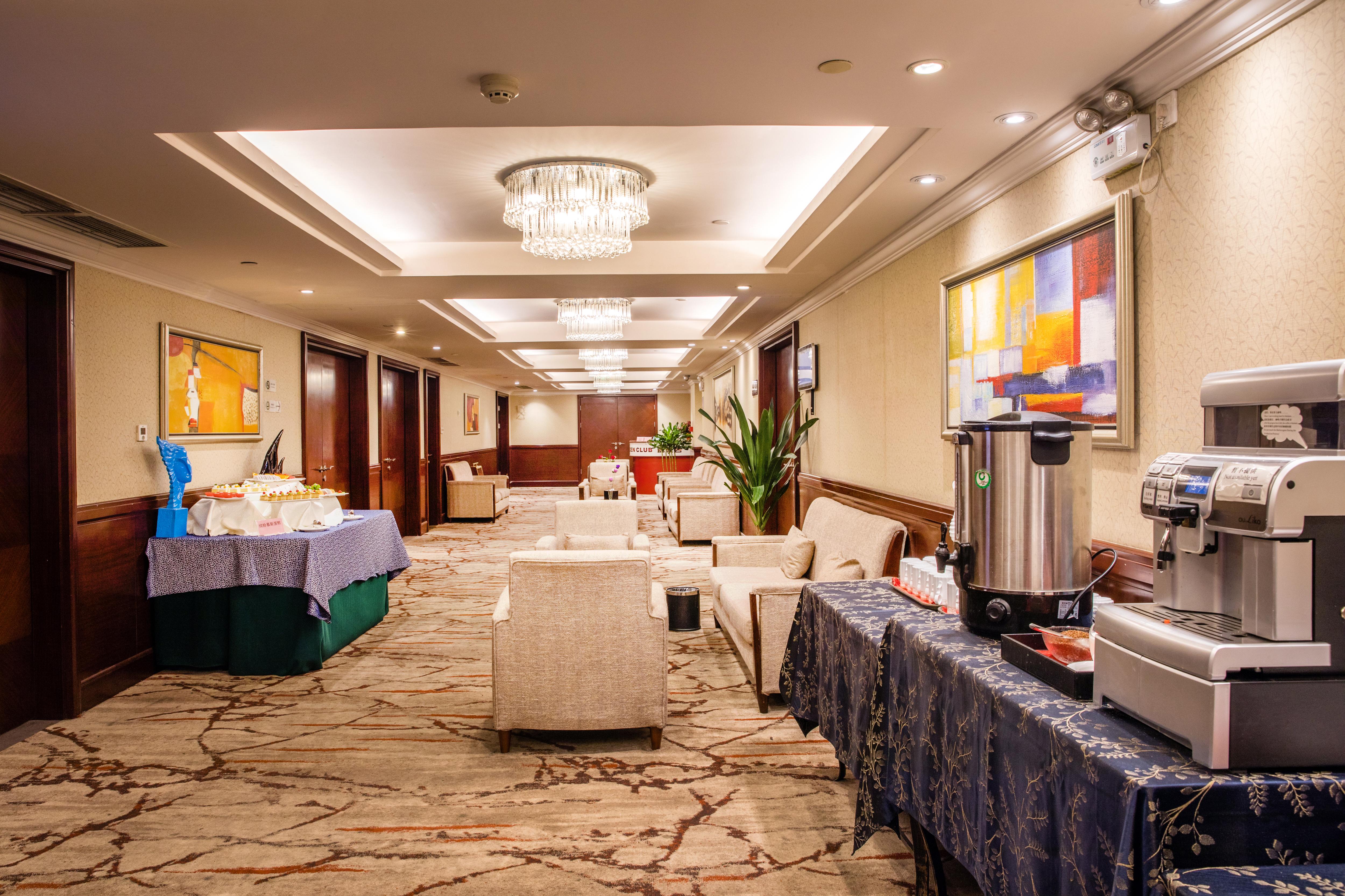 Leeden Hotel Чънду Екстериор снимка