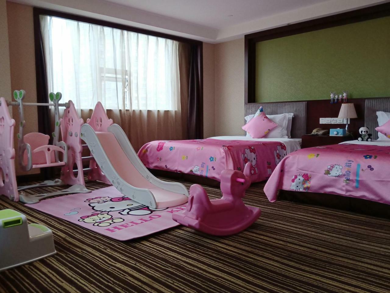 Leeden Hotel Чънду Екстериор снимка