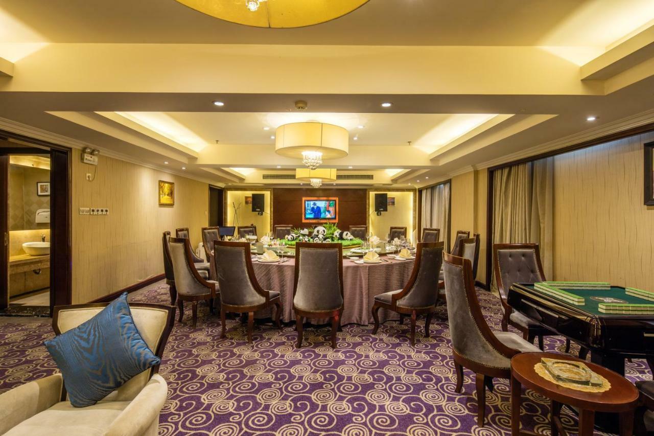 Leeden Hotel Чънду Екстериор снимка