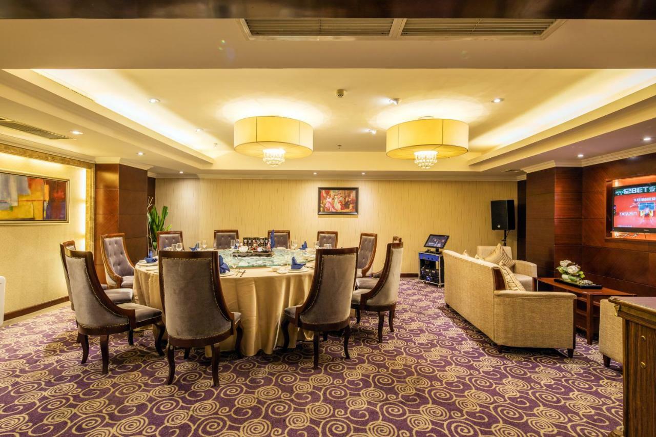 Leeden Hotel Чънду Екстериор снимка